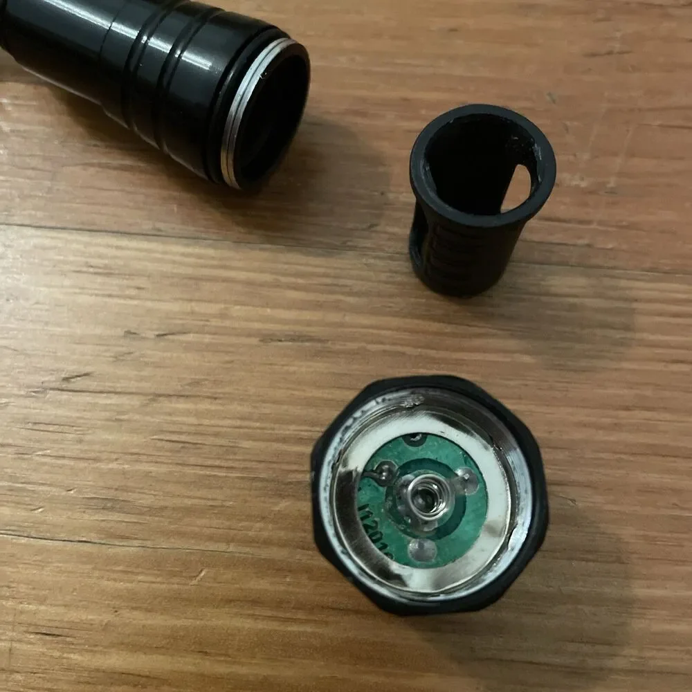 Bell and Howell Telescopic Light As Seen On TV Extends To 22” Magnetic - Picture 4 of 12